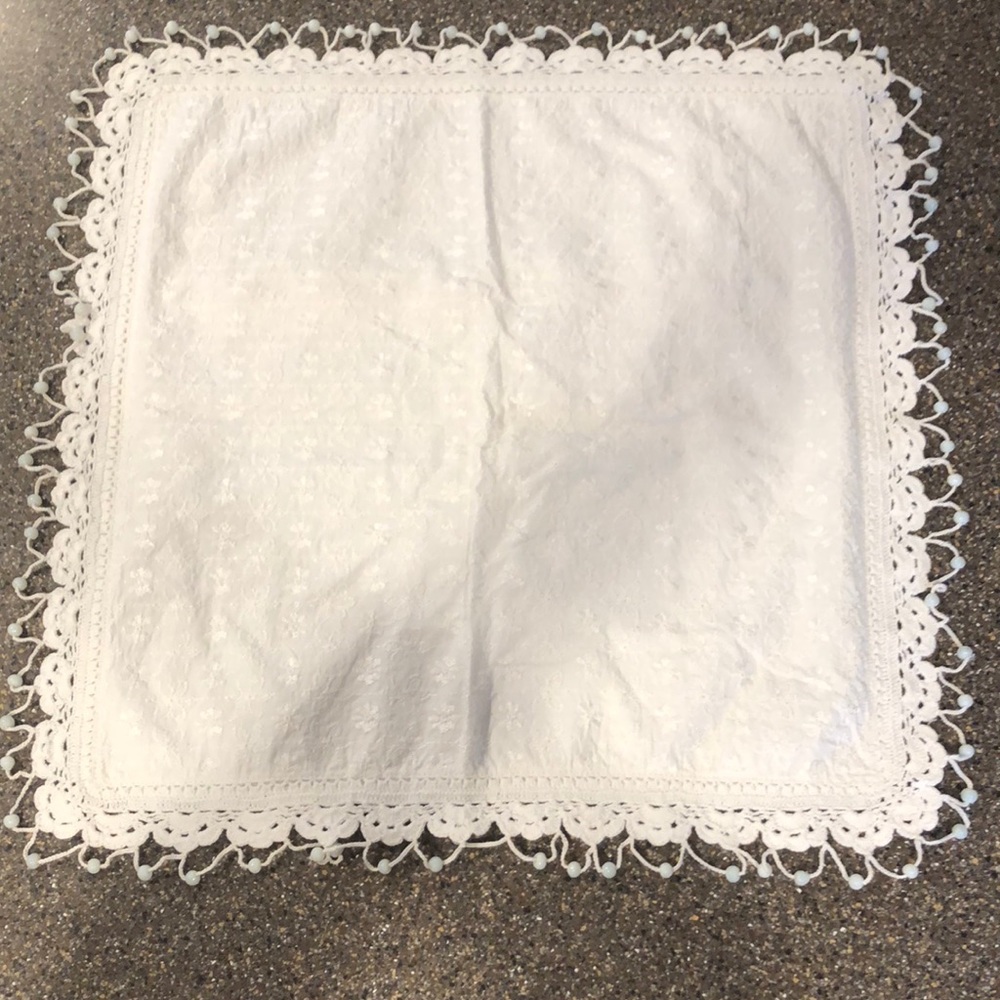 🎉Host pick🎉Gorgeous white lace pillow cover